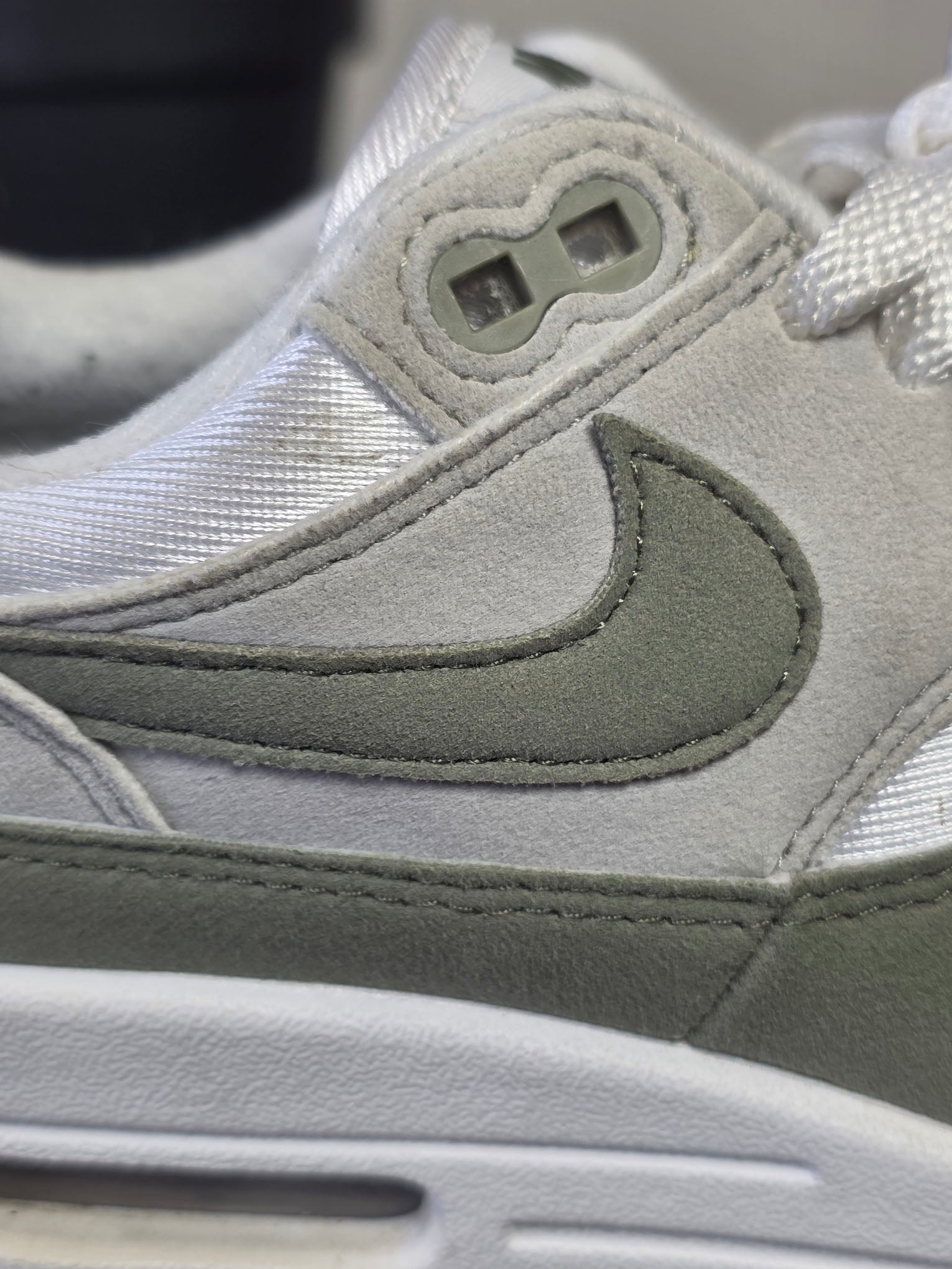 Nike Air Max 1 Light Army maat 37,5