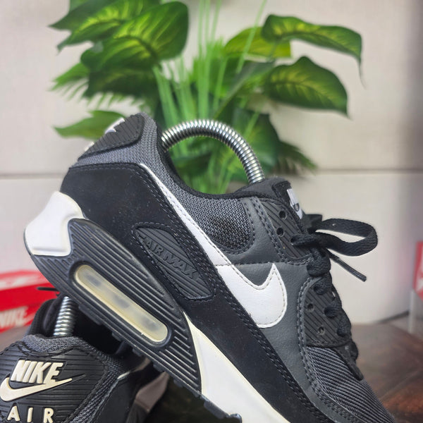 Nike Air Max 90 Essential Black White maat 40