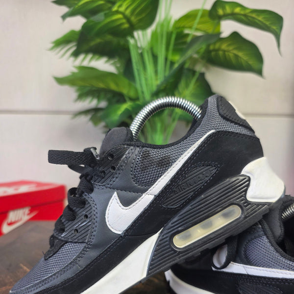 Nike Air Max 90 Essential Black White maat 40