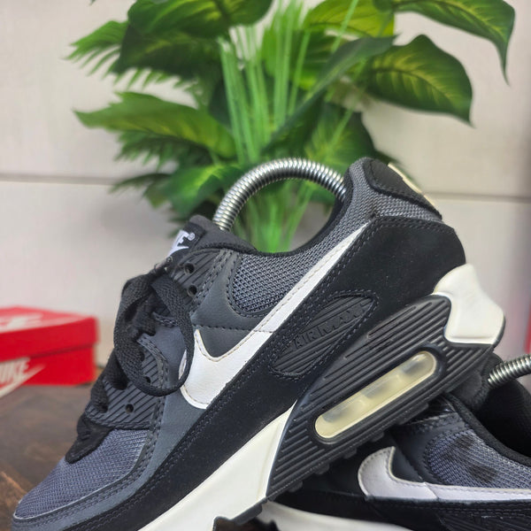 Nike Air Max 90 Essential Black White maat 40
