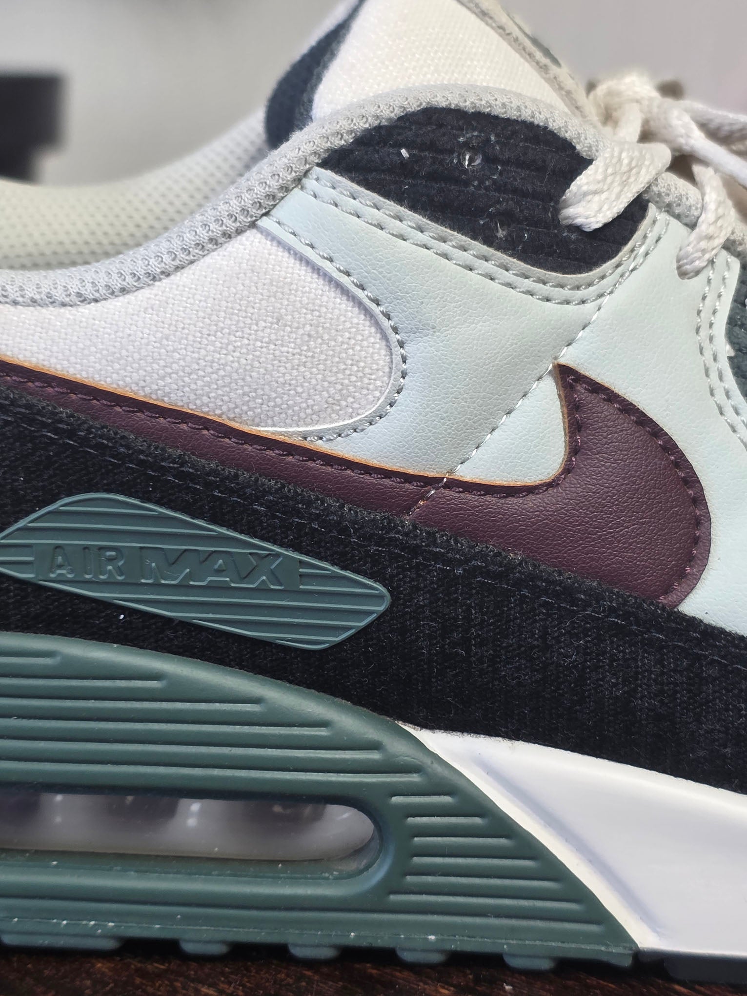 Nike Air Max 90 Burgundy Crush Vintage Green maat 44,5