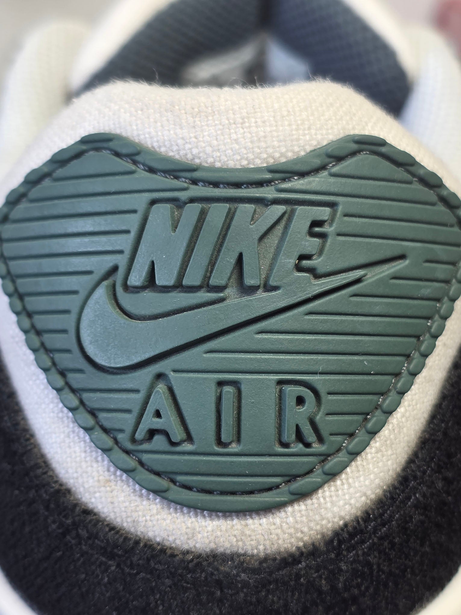 Nike Air Max 90 Burgundy Crush Vintage Green maat 44,5