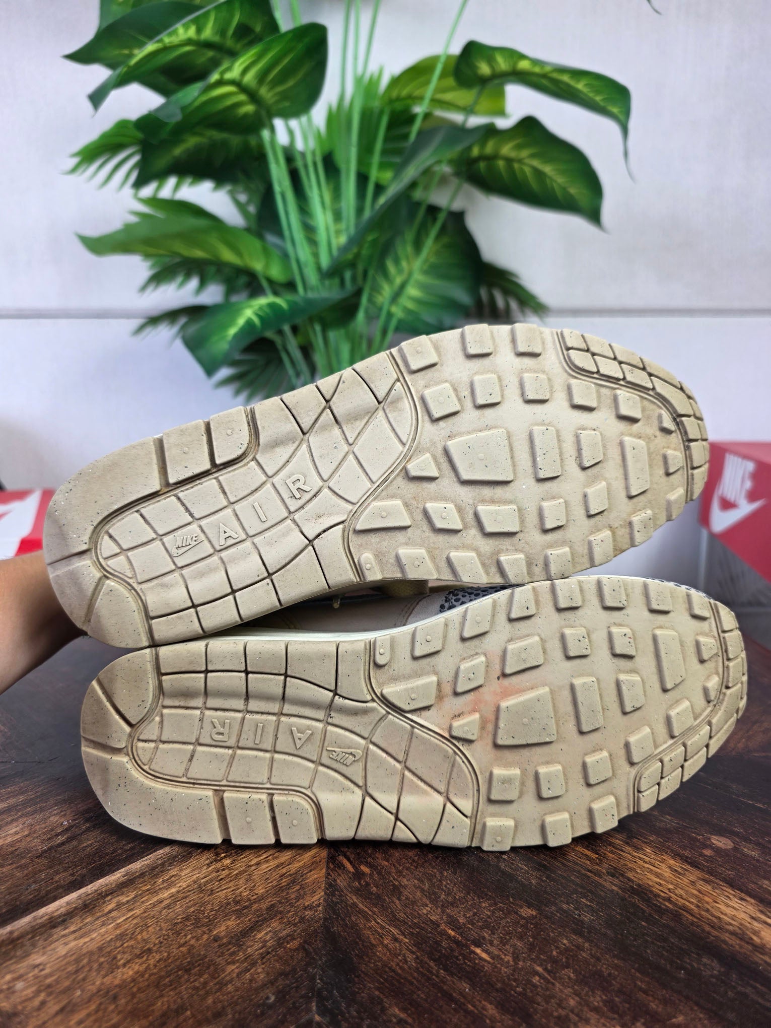 Nike Air Max 1 Safari Cobblestone maat 42,5