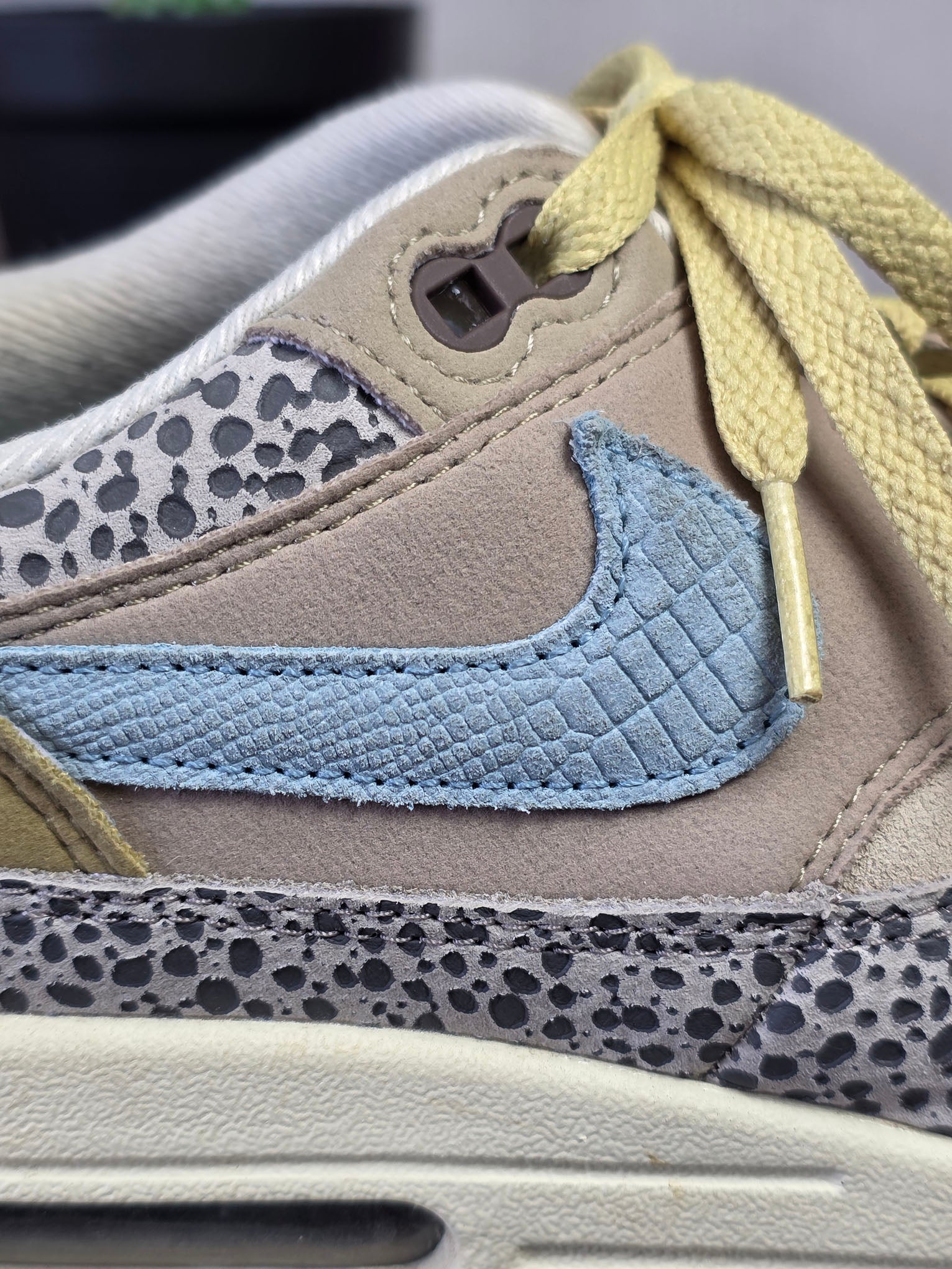 Nike Air Max 1 Safari Cobblestone maat 42,5
