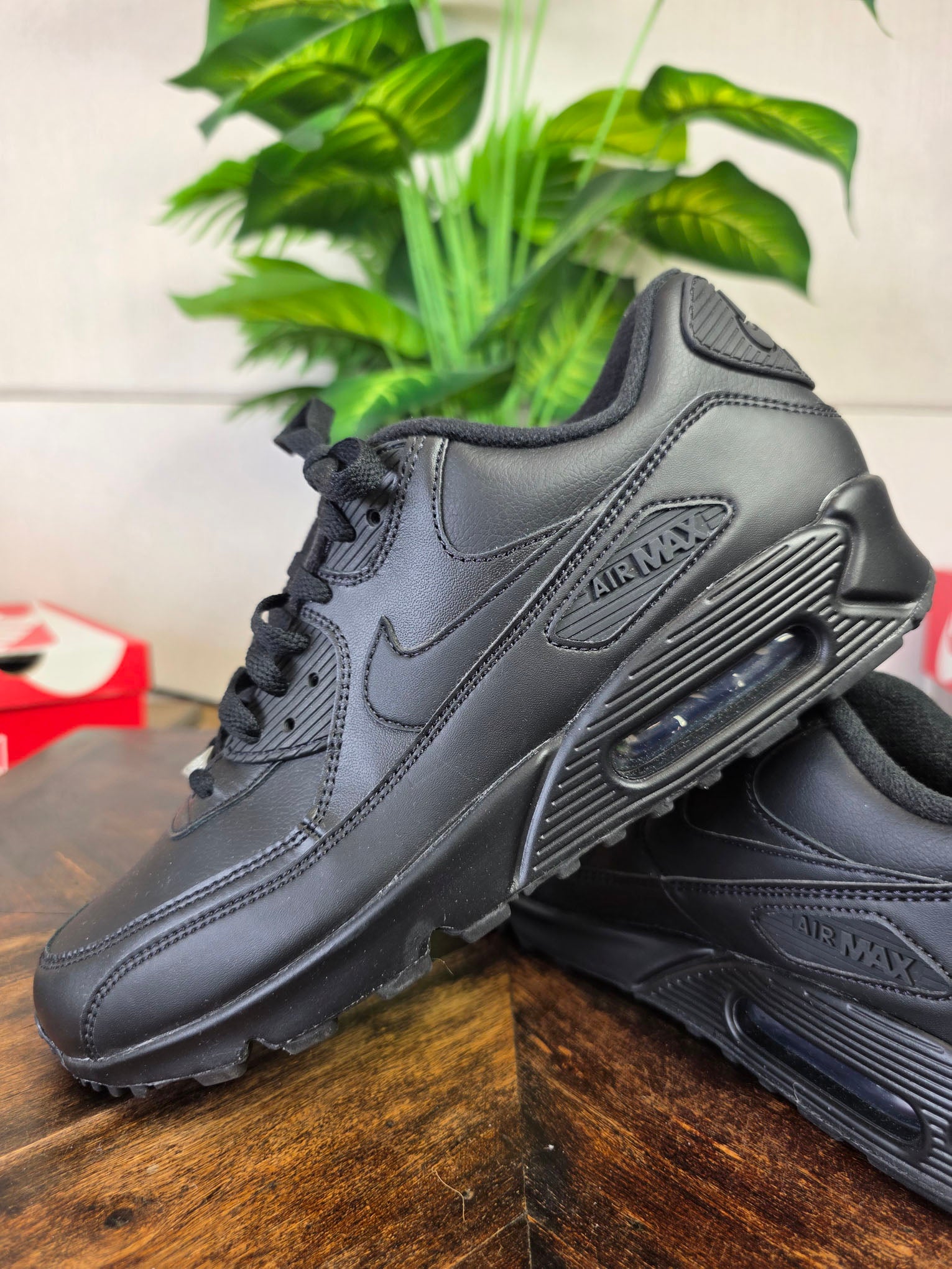 Nike Air Max 90 Triple Leather Black maat 43