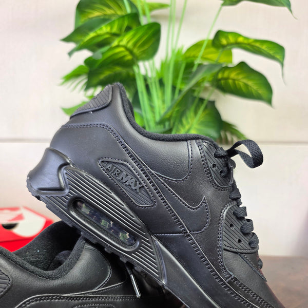 Nike Air Max 90 Triple Leather Black maat 43