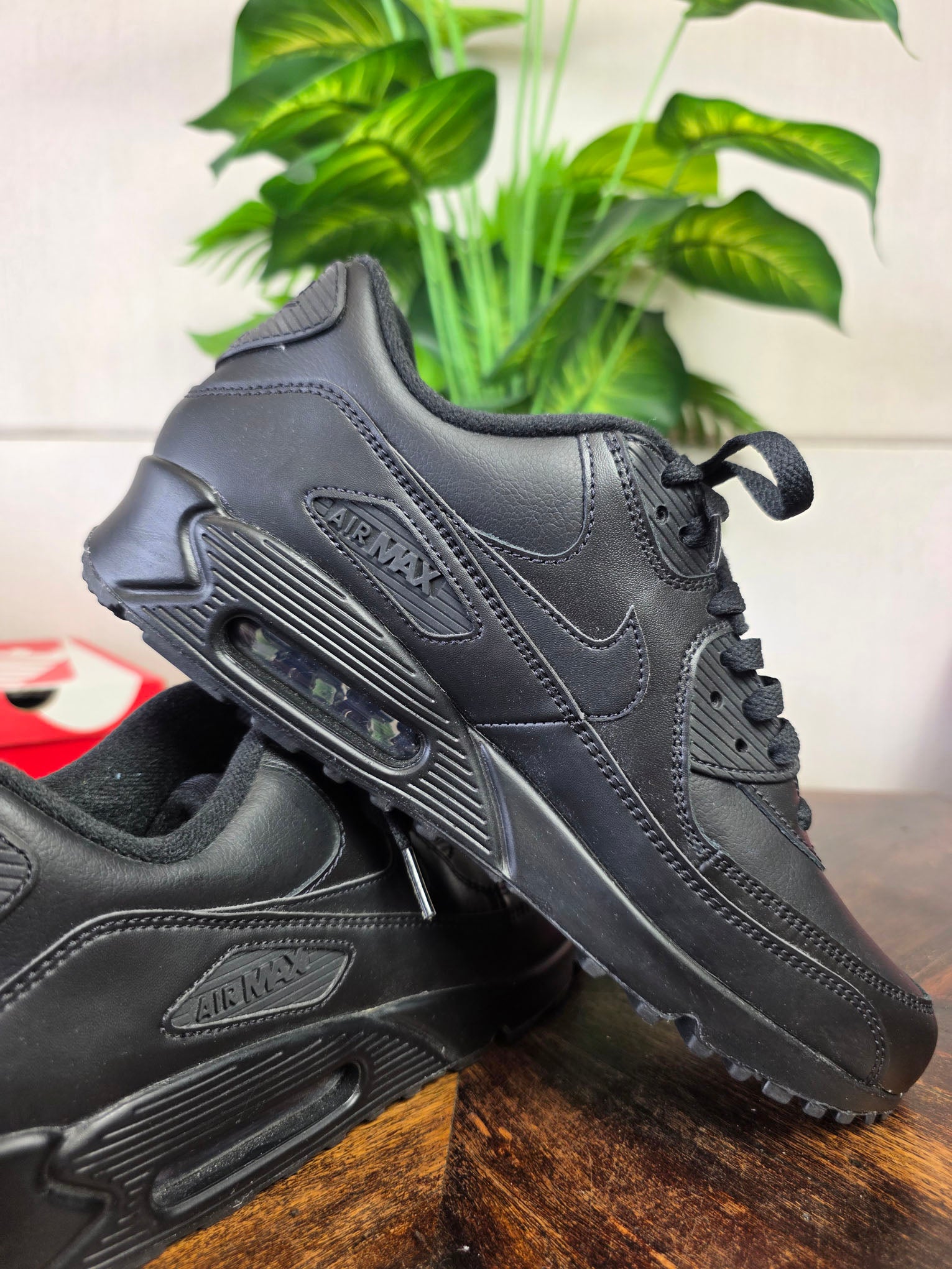 Nike Air Max 90 Triple Leather Black maat 43