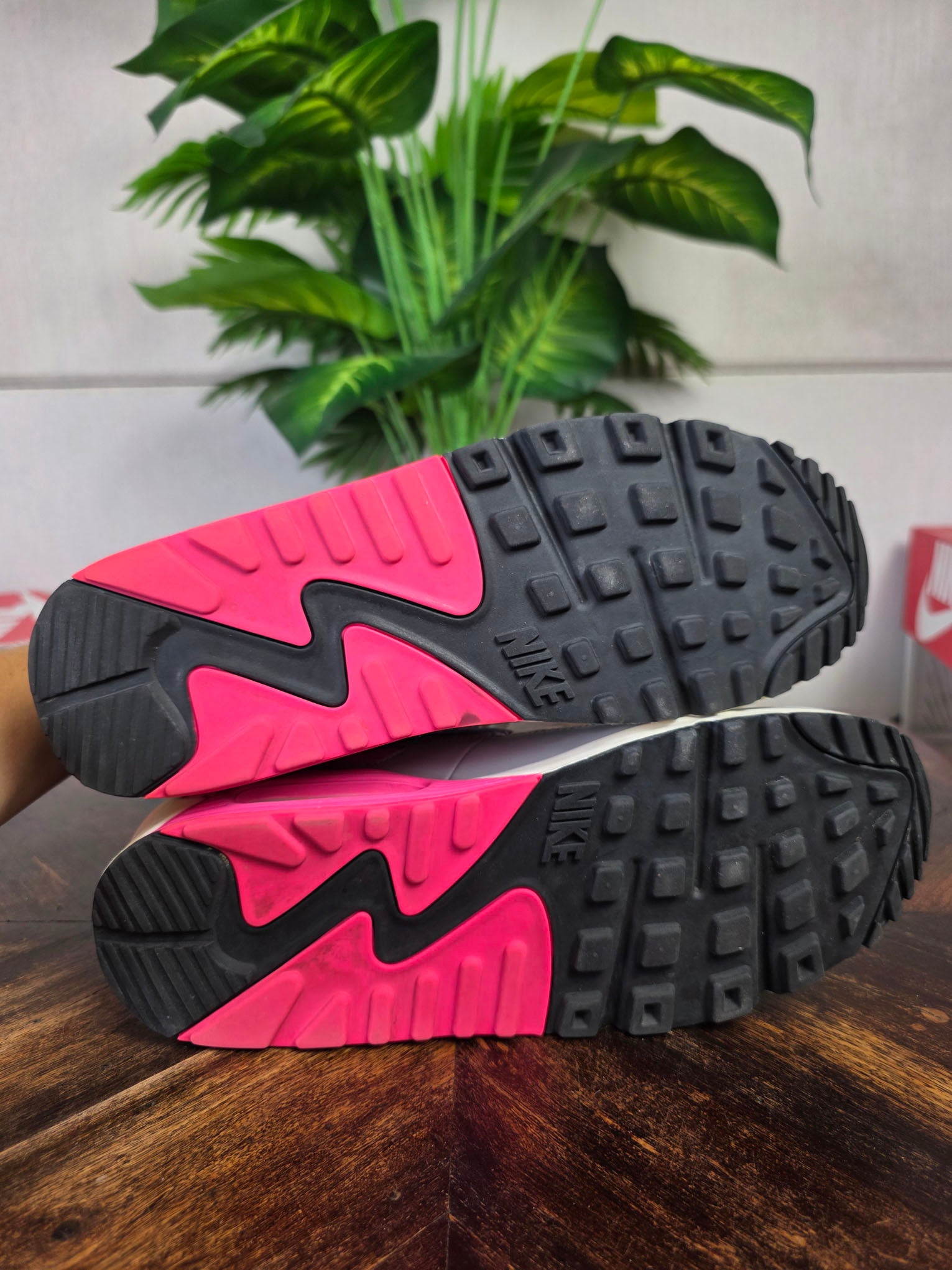 Nike Air Max 90 Laser Pink maat 42