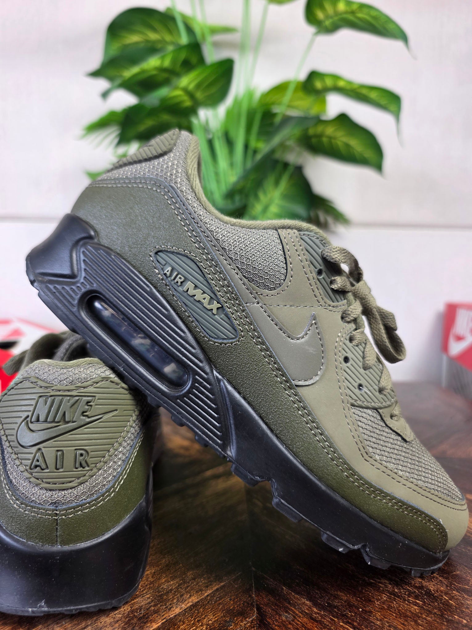 Nike Air Max 90 Medium Olive maat 42,5