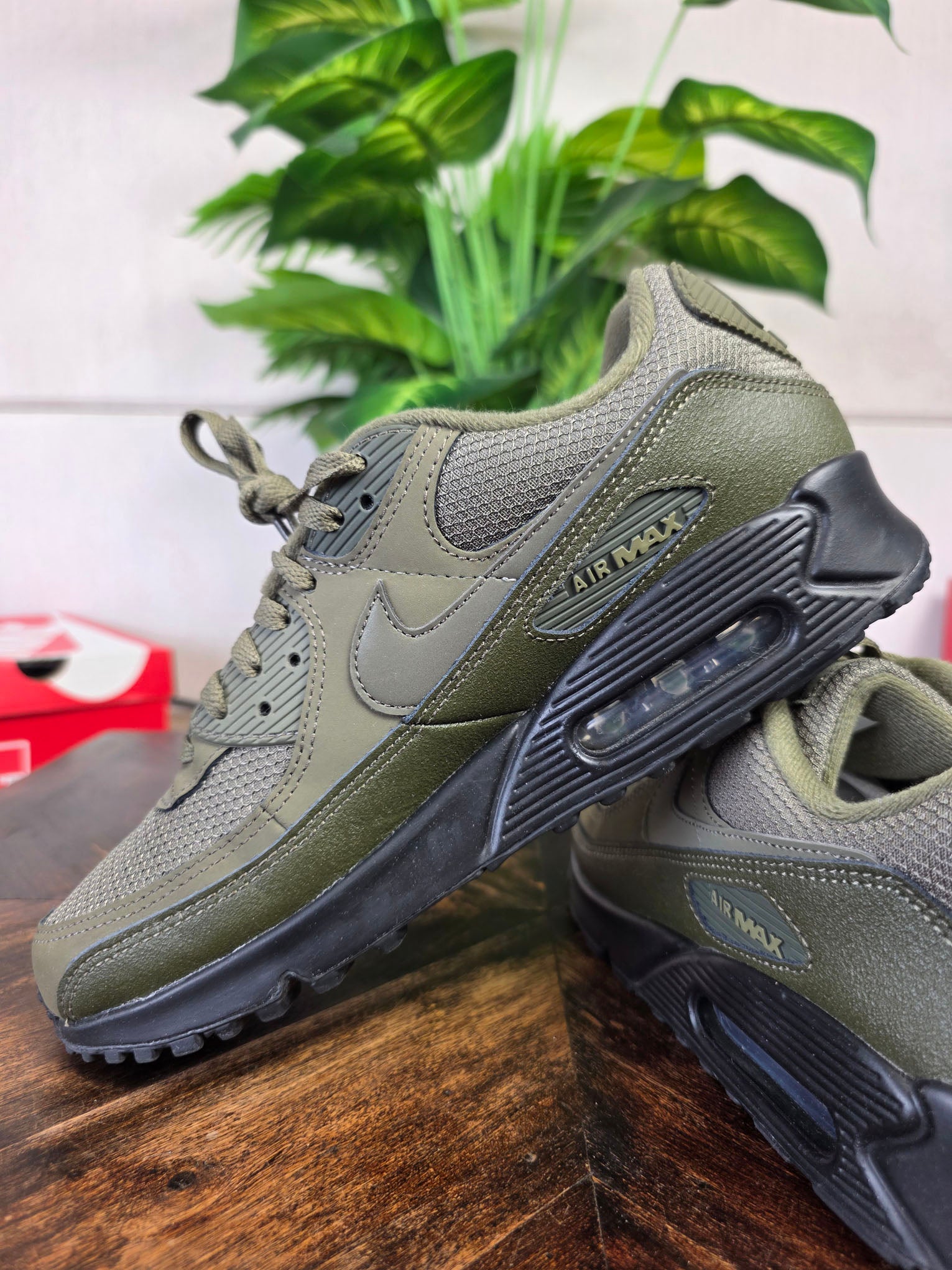 Nike Air Max 90 Medium Olive maat 42,5