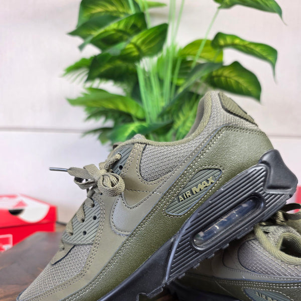 Nike Air Max 90 Medium Olive maat 42,5