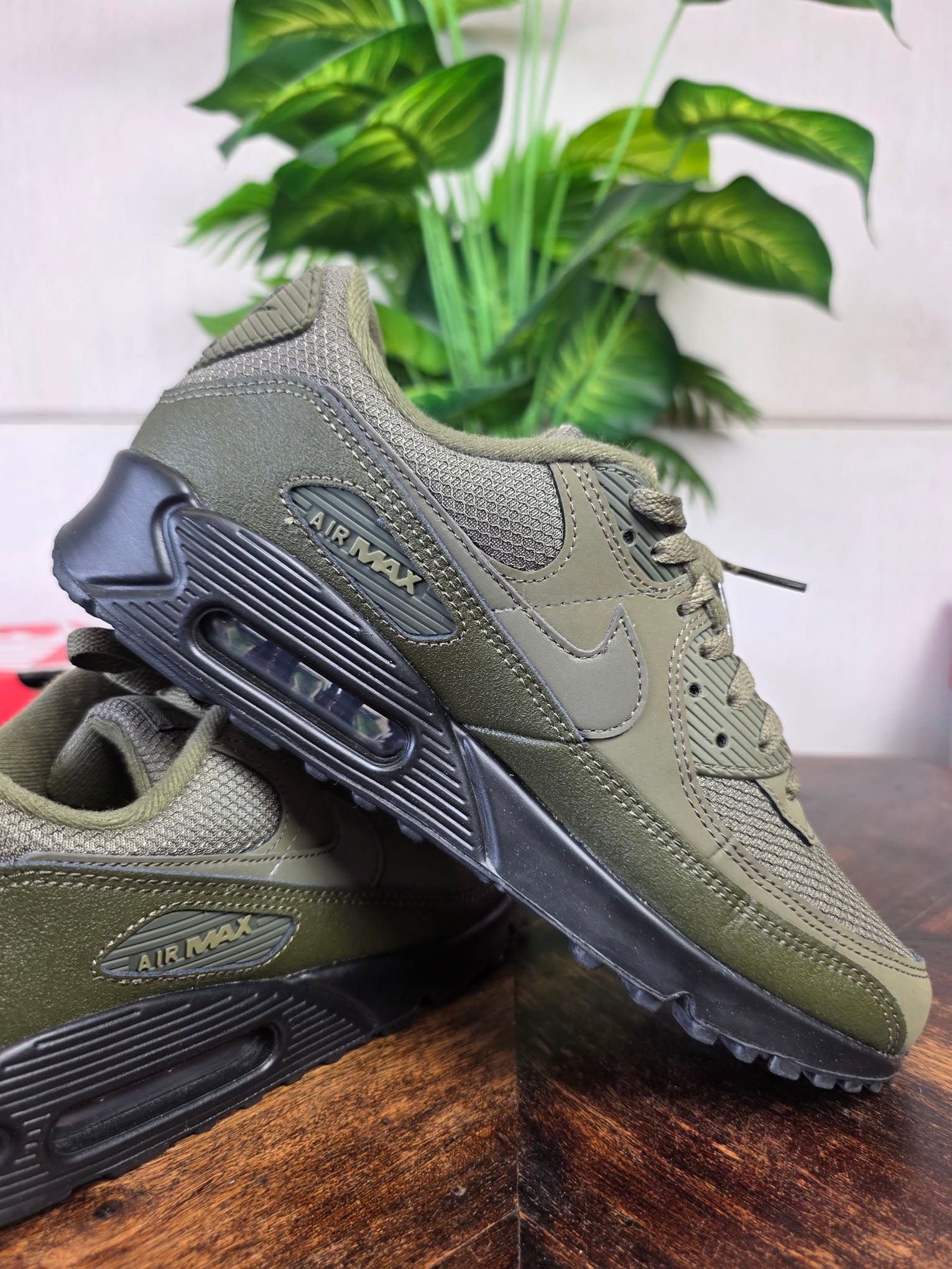 Nike Air Max 90 Medium Olive maat 42,5
