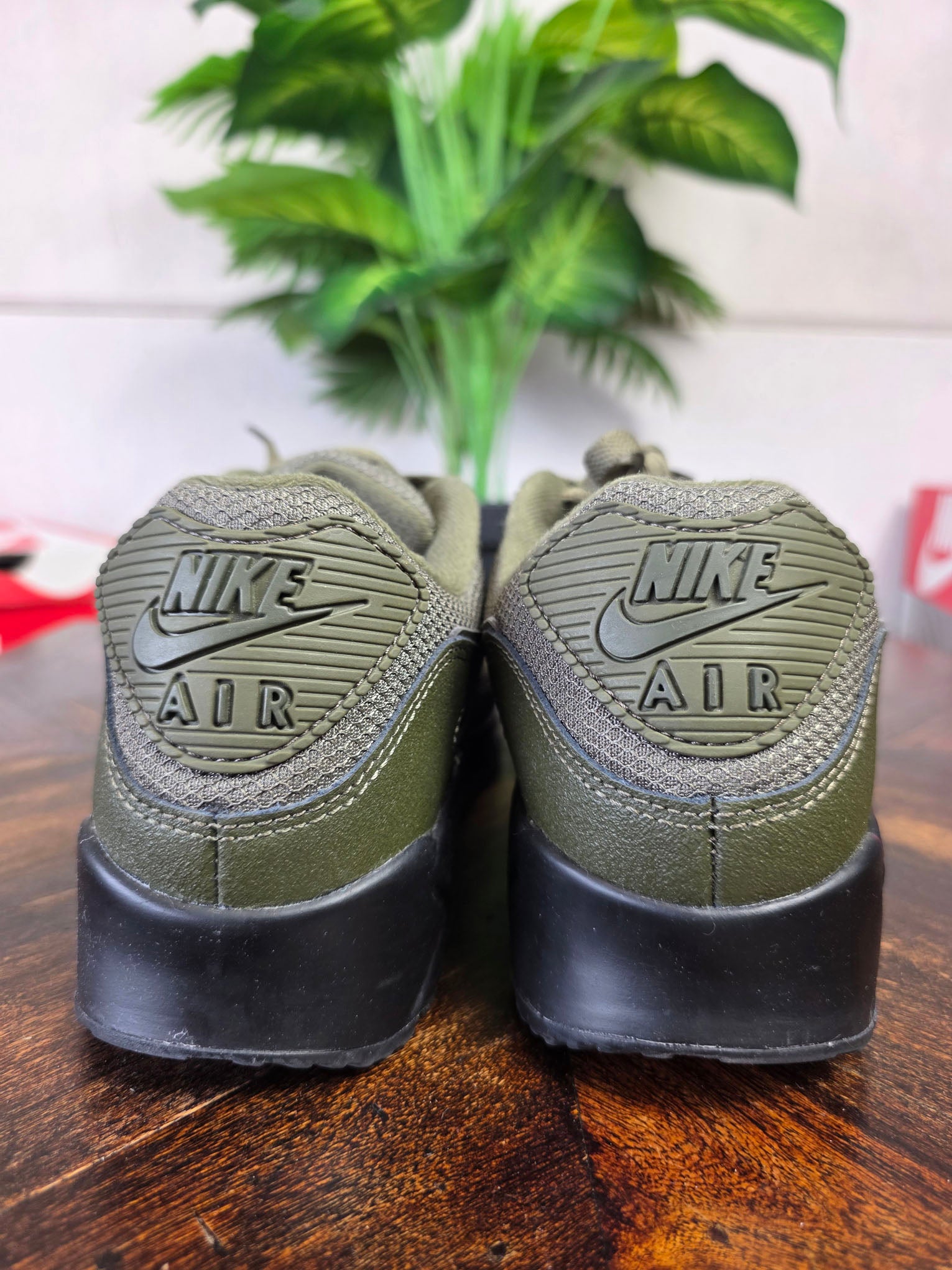 Nike Air Max 90 Medium Olive maat 42,5