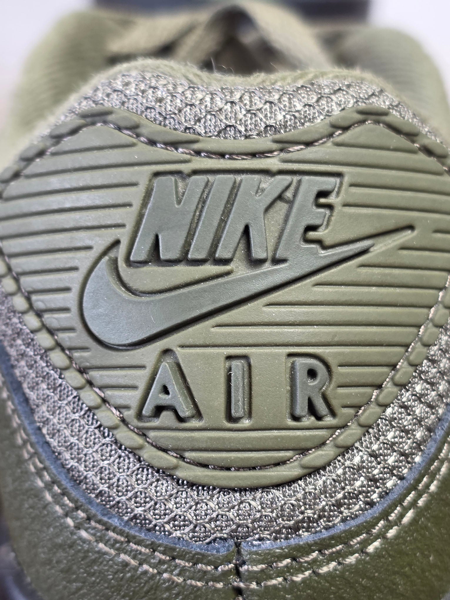 Nike Air Max 90 Medium Olive maat 42,5