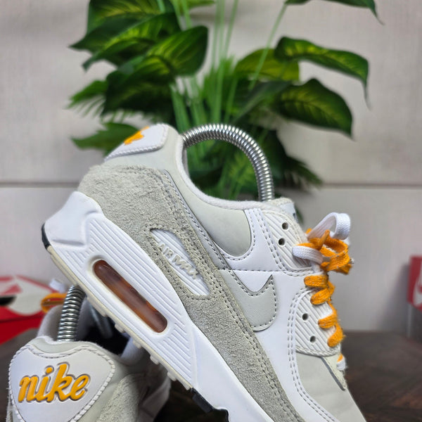 Nike Air Max 90 First Use "Light Bone" maat 37,5