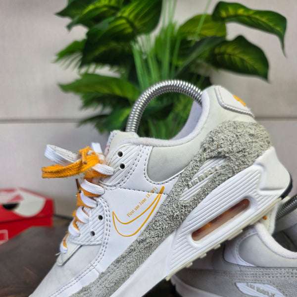 Nike Air Max 90 First Use "Light Bone" maat 37,5
