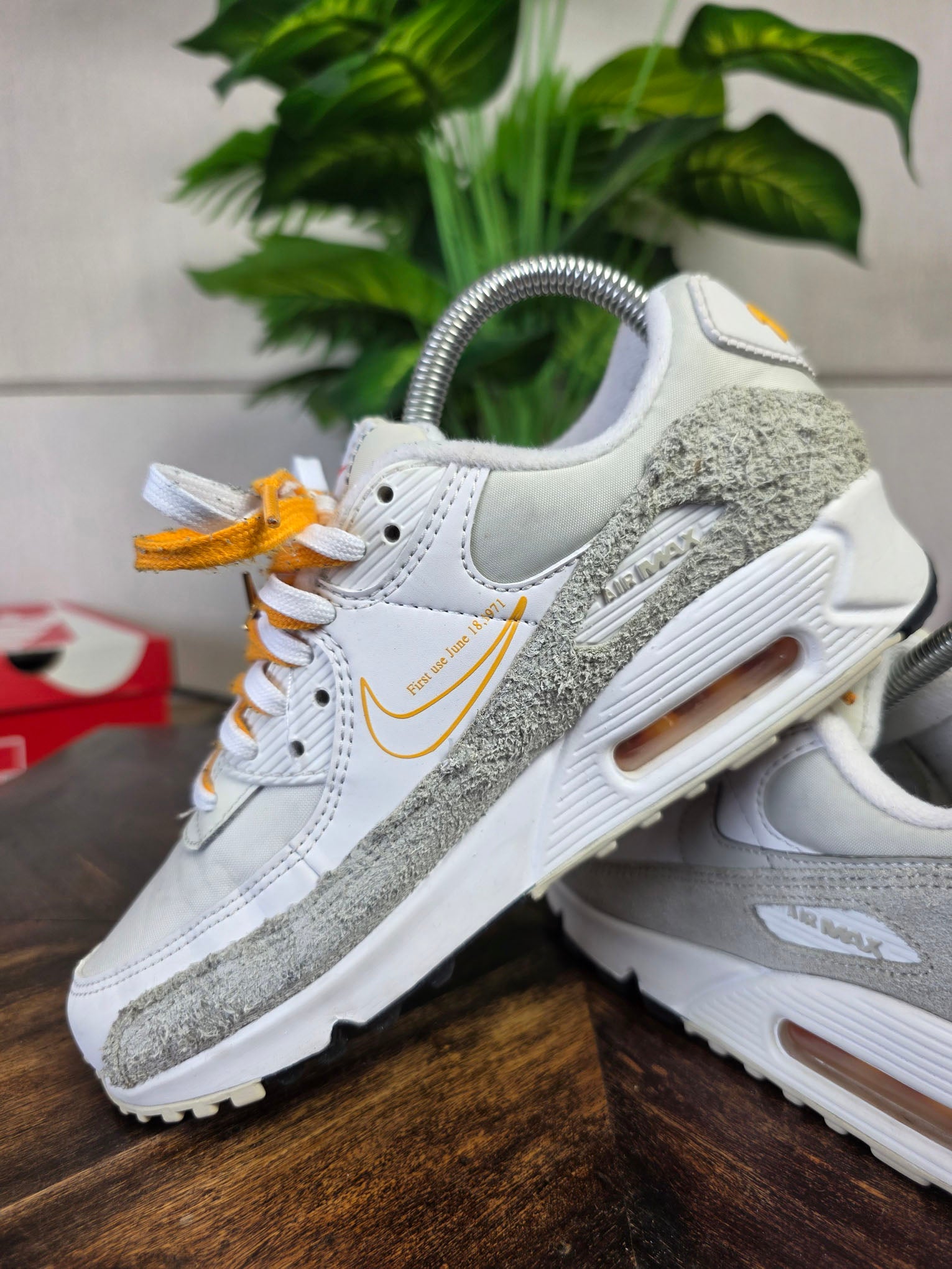 Nike Air Max 90 First Use "Light Bone" maat 37,5