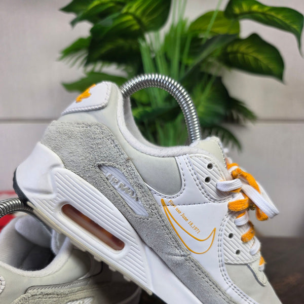 Nike Air Max 90 First Use "Light Bone" maat 37,5