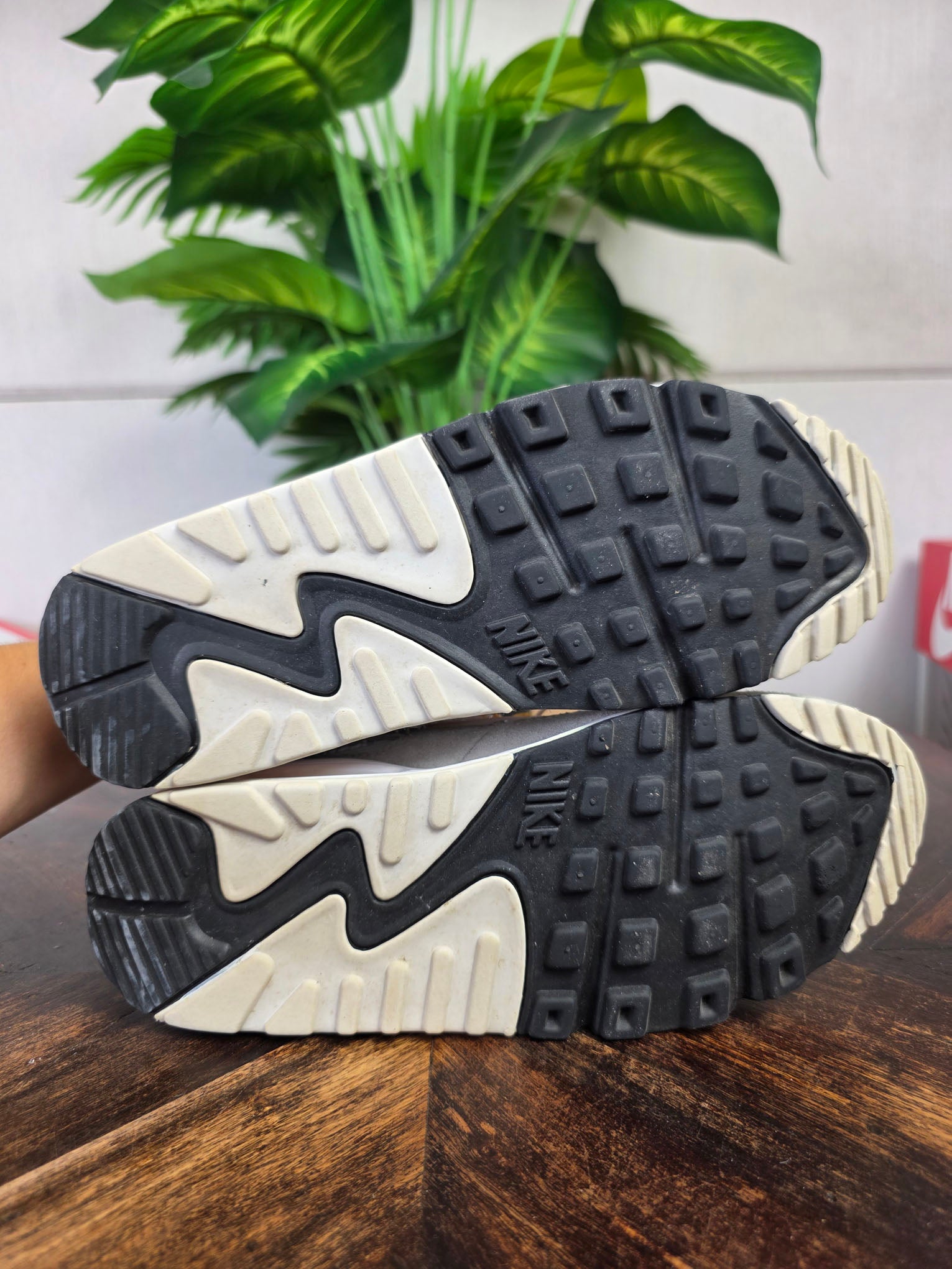 Nike Air Max 90 First Use "Light Bone" maat 37,5