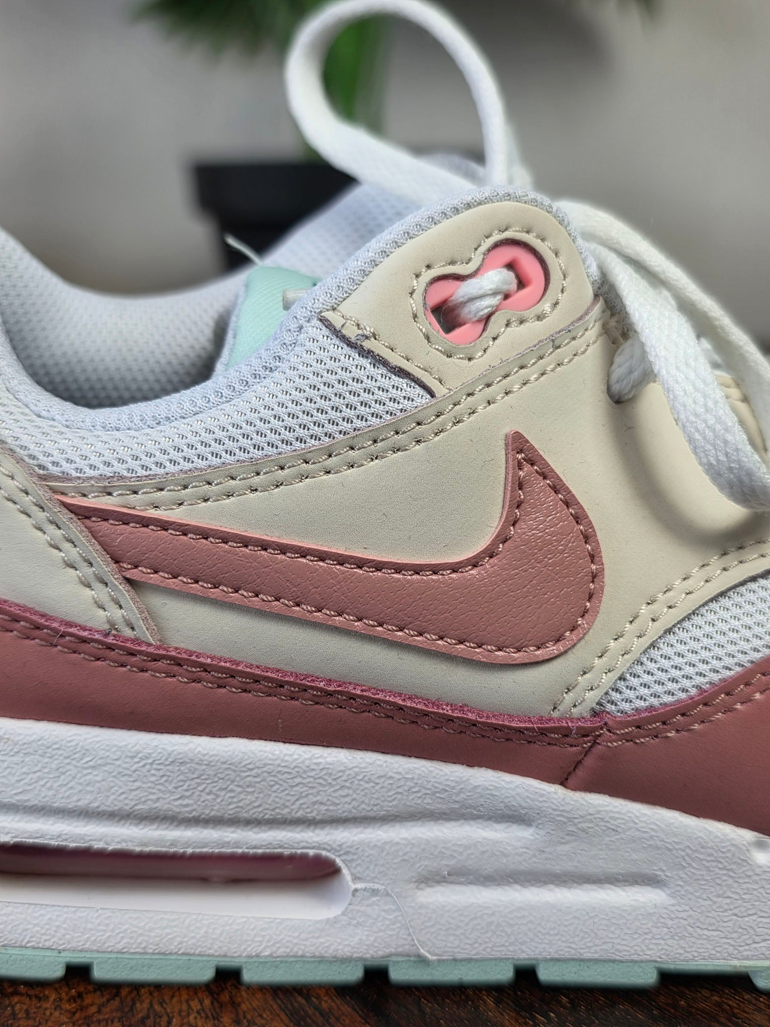 Nike Air Max 1 GS Red Stardust Guava Ice maat 38,5