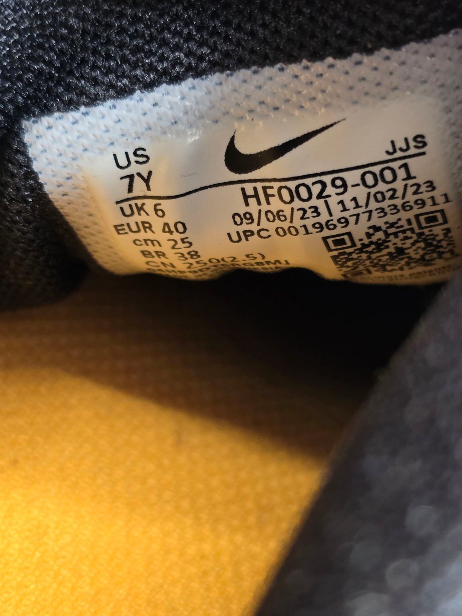 Nike Air Max 90 GS University Gold Black maat 40