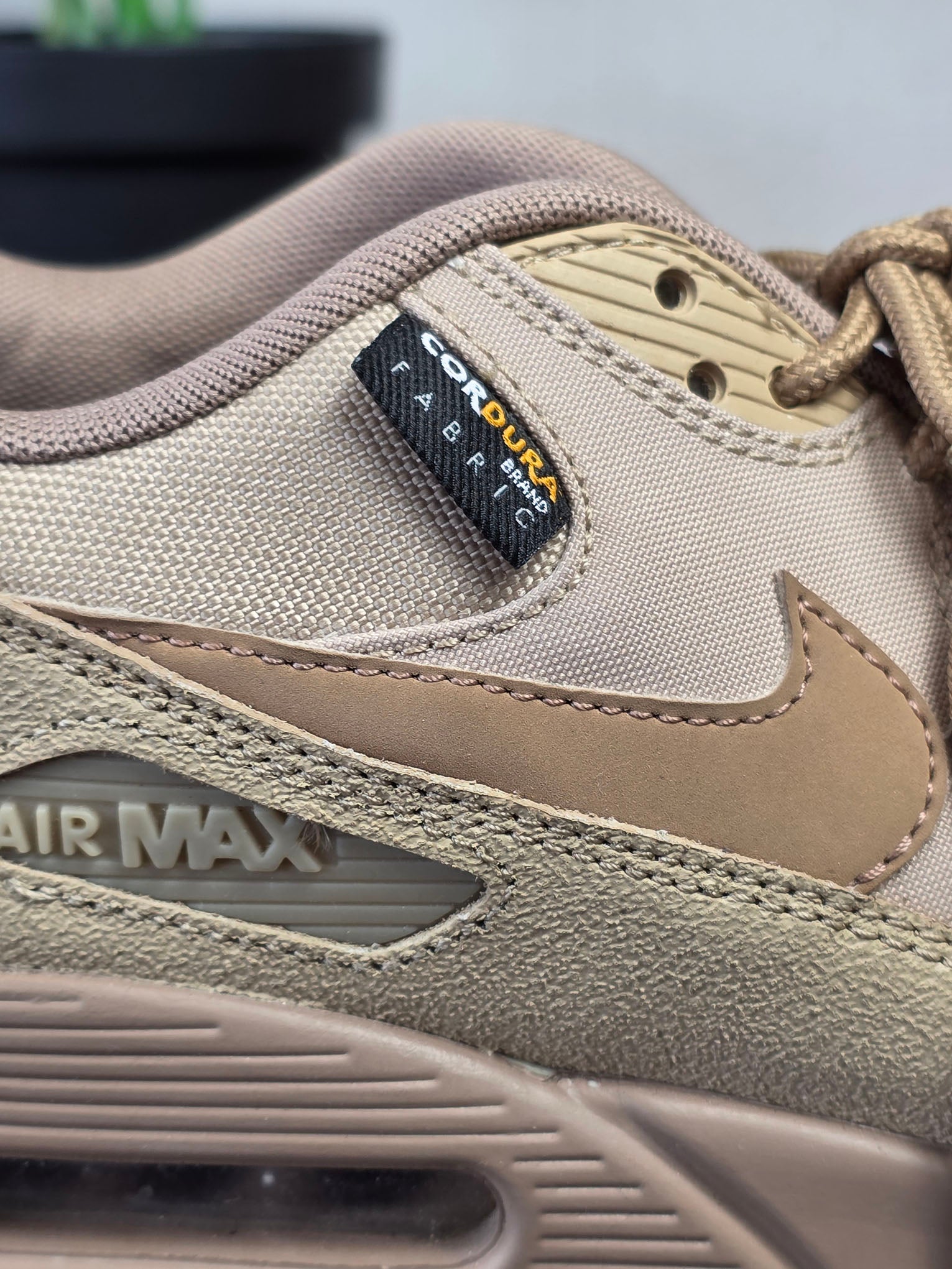 Nike Air Max 90 Surplus "Desert Camo" maat 42,5