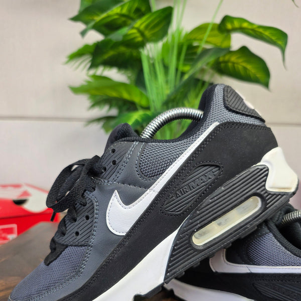 Nike Air Max 90 Essential Black White maat 42,5