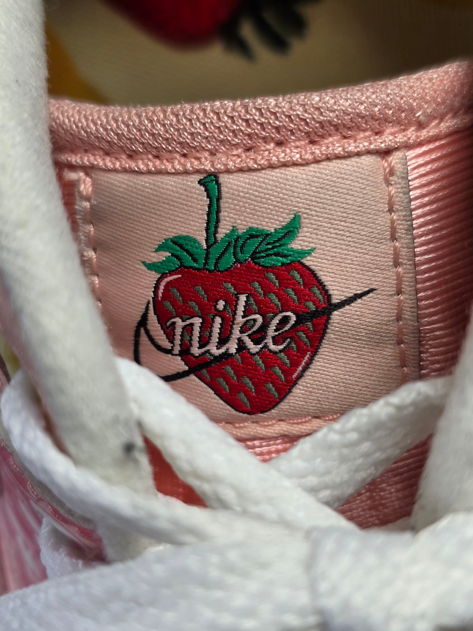 Nike Air Max 1 Strawberry Lemonade maat 40,5
