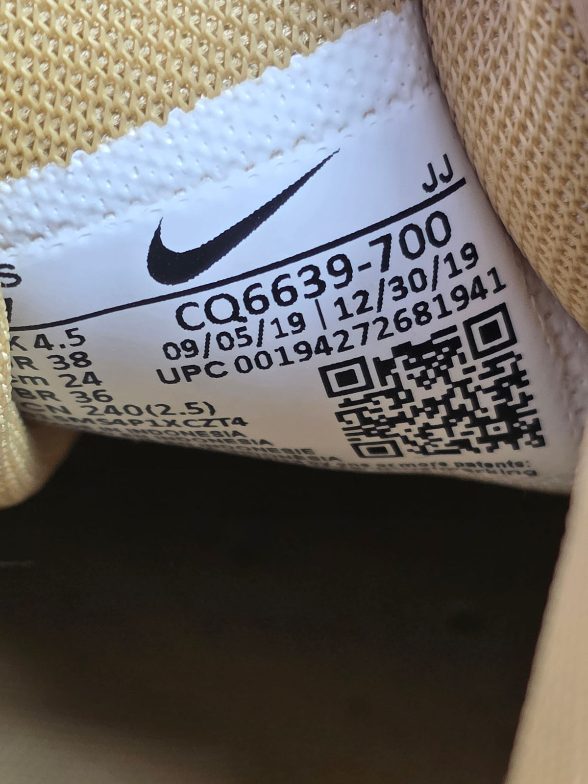 Nike Air Max 90 Metallic Gold maat 38
