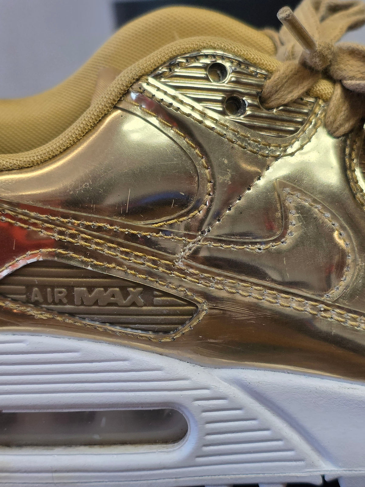 Nike Air Max 90 Metallic Gold maat 38