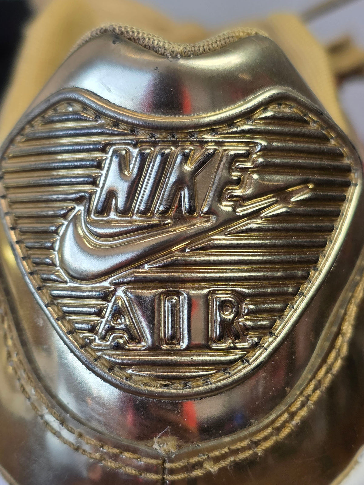 Nike Air Max 90 Metallic Gold maat 38