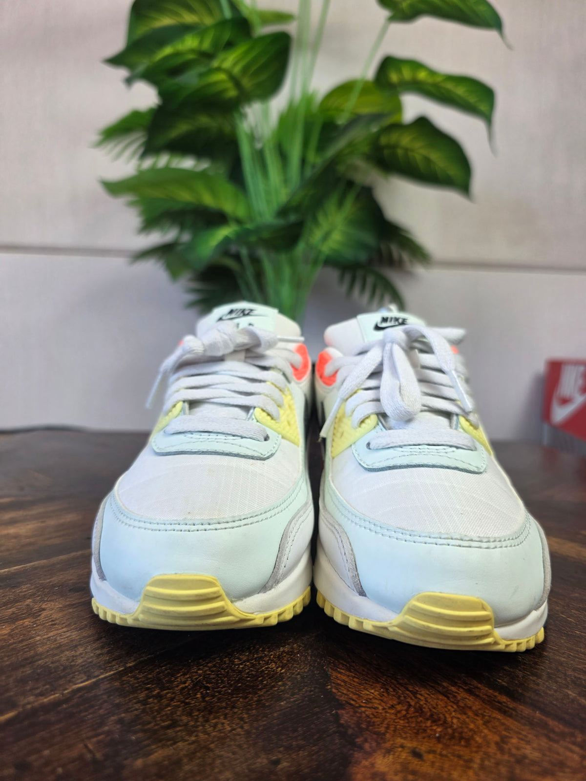Nike Air Max 90 White Barely Green Bright Mango maat 36,5