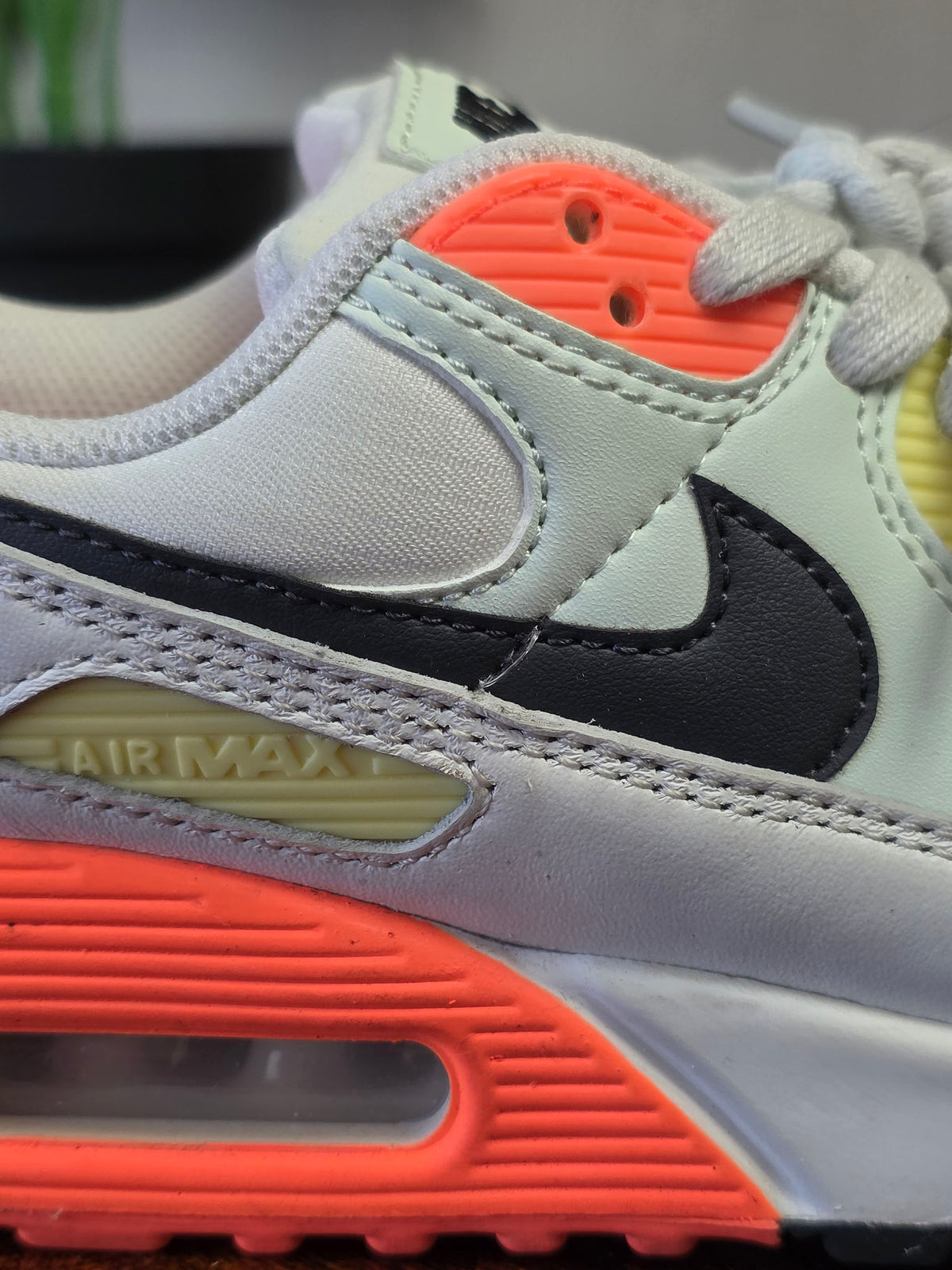 Nike Air Max 90 White Barely Green Bright Mango maat 36,5