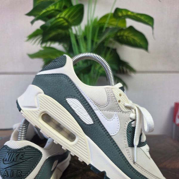 Nike Air Max 90 Wmns "Vintage Green" maat 37,5