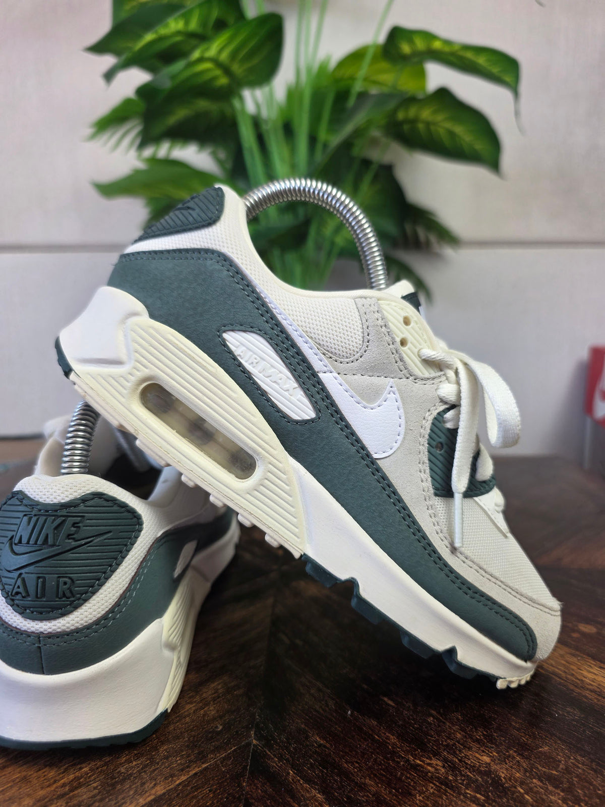 Nike Air Max 90 Wmns "Vintage Green" maat 37,5