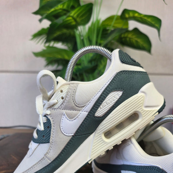 Nike Air Max 90 Wmns "Vintage Green" maat 37,5