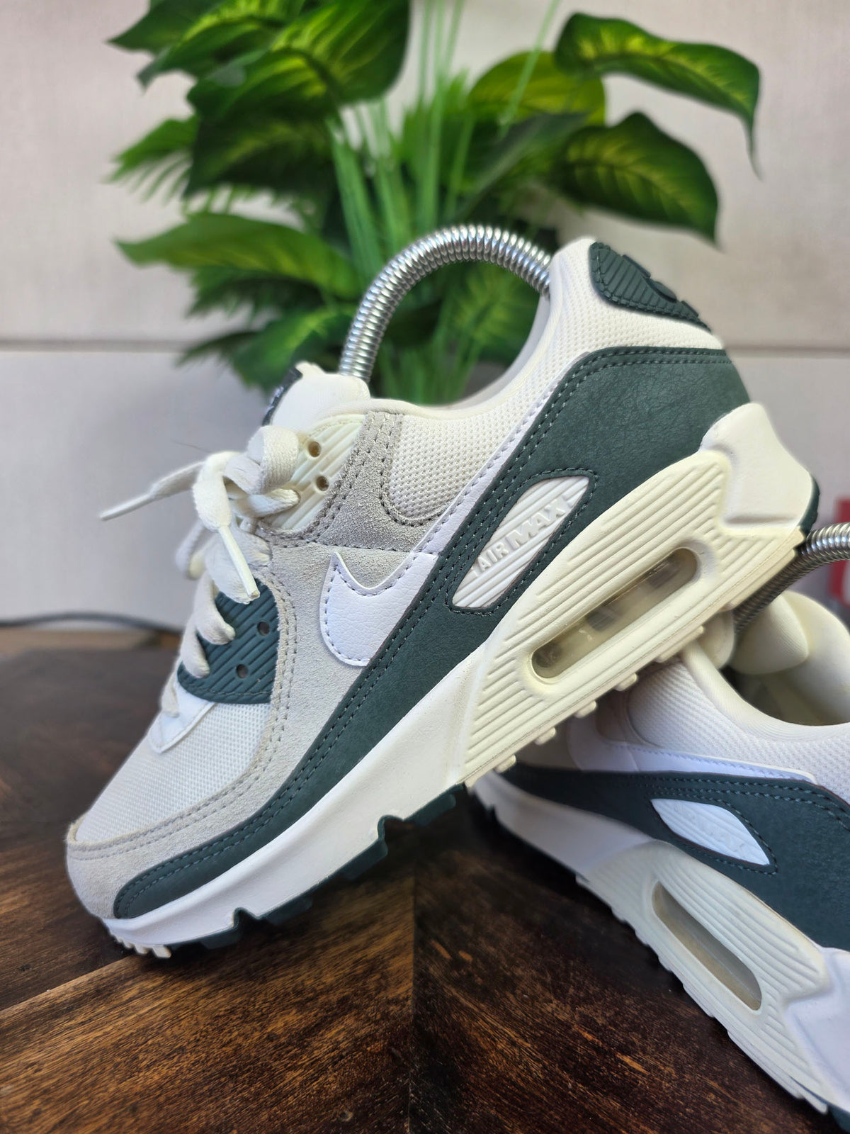 Nike Air Max 90 Wmns "Vintage Green" maat 37,5