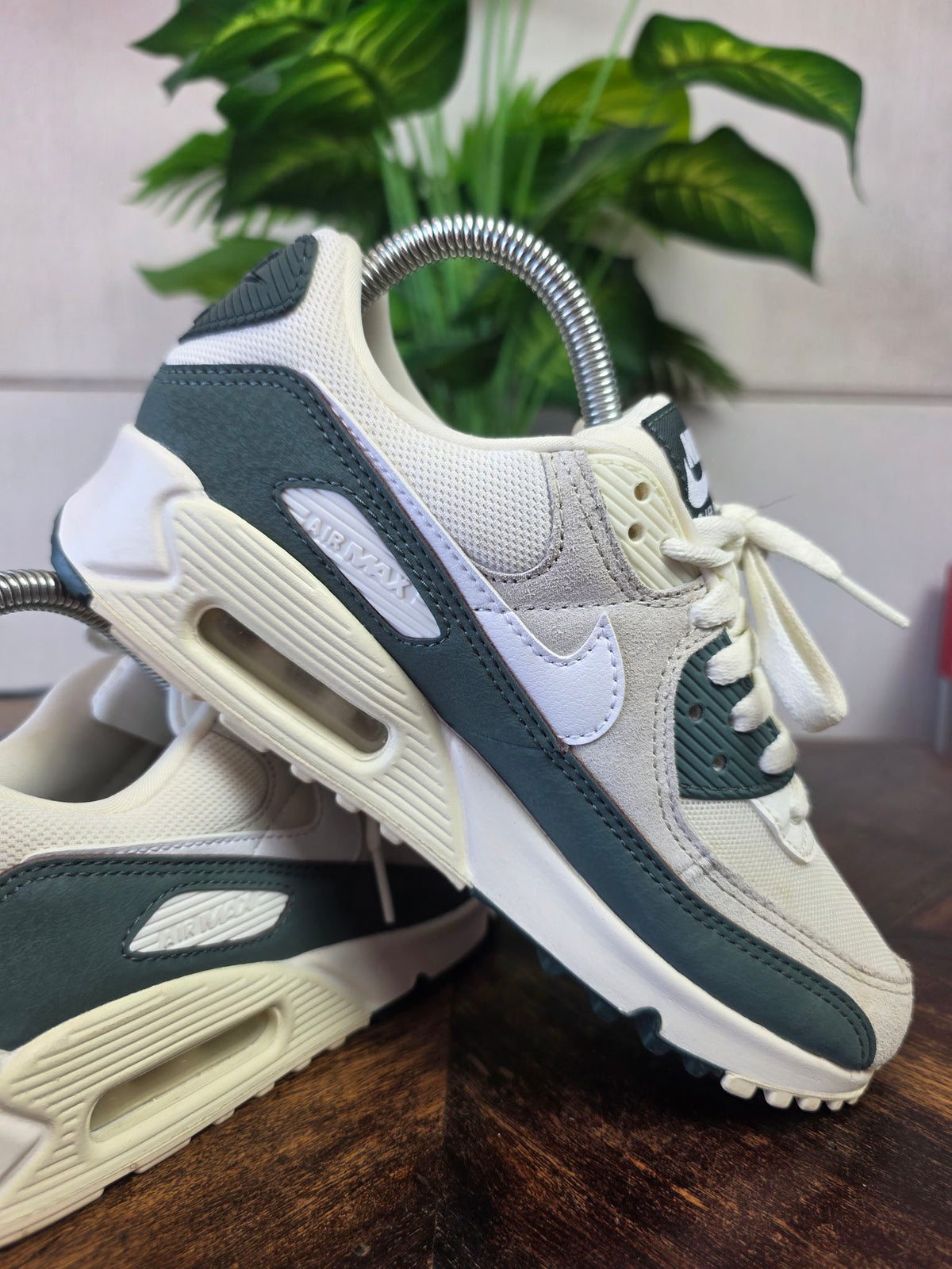 Nike Air Max 90 Wmns "Vintage Green" maat 37,5
