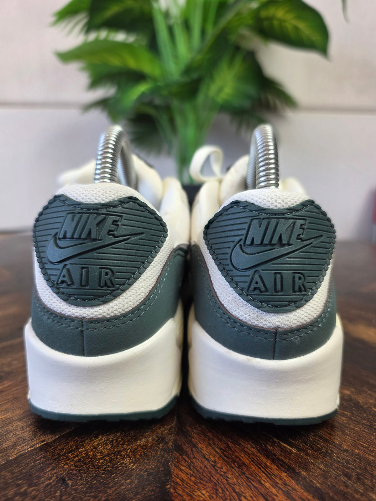 Nike Air Max 90 Wmns "Vintage Green" maat 37,5