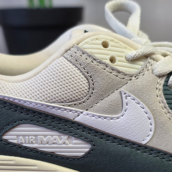 Nike Air Max 90 Wmns "Vintage Green" maat 37,5