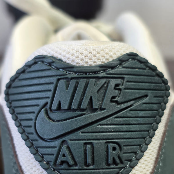 Nike Air Max 90 Wmns "Vintage Green" maat 37,5