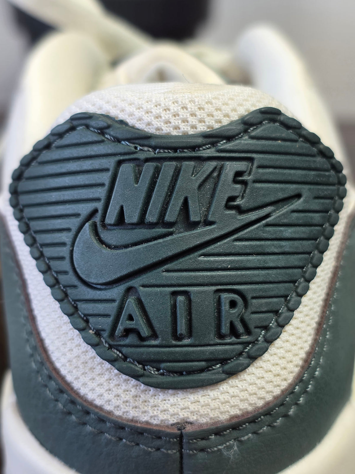 Nike Air Max 90 Wmns "Vintage Green" maat 37,5