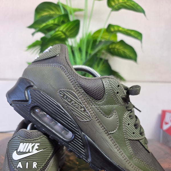 Nike Air Max 90 "Olive Reflective" maat 43