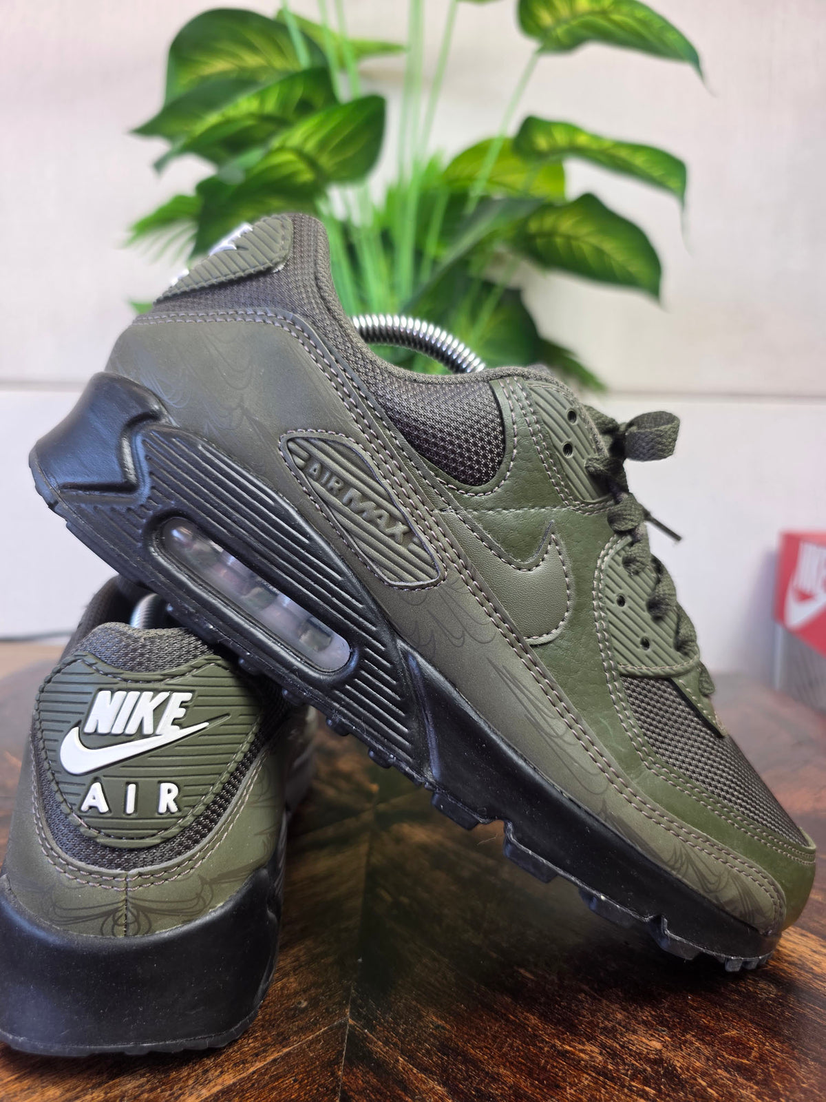 Nike Air Max 90 "Olive Reflective" maat 43
