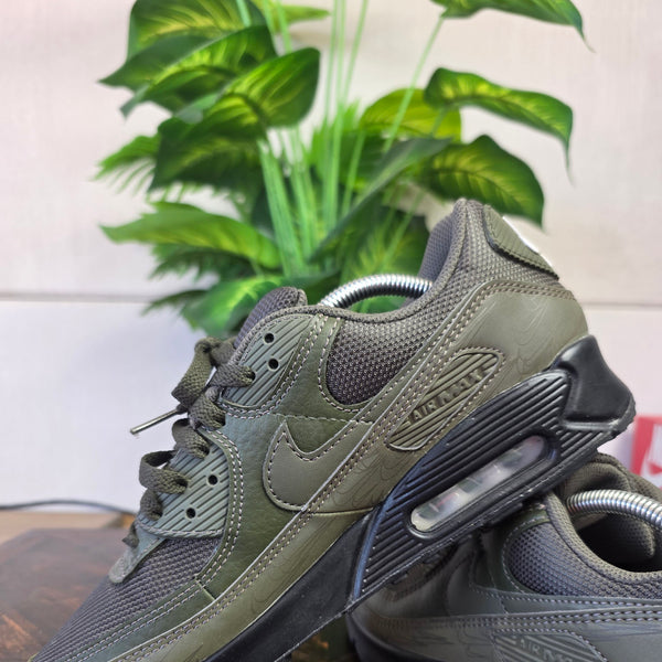 Nike Air Max 90 "Olive Reflective" maat 43