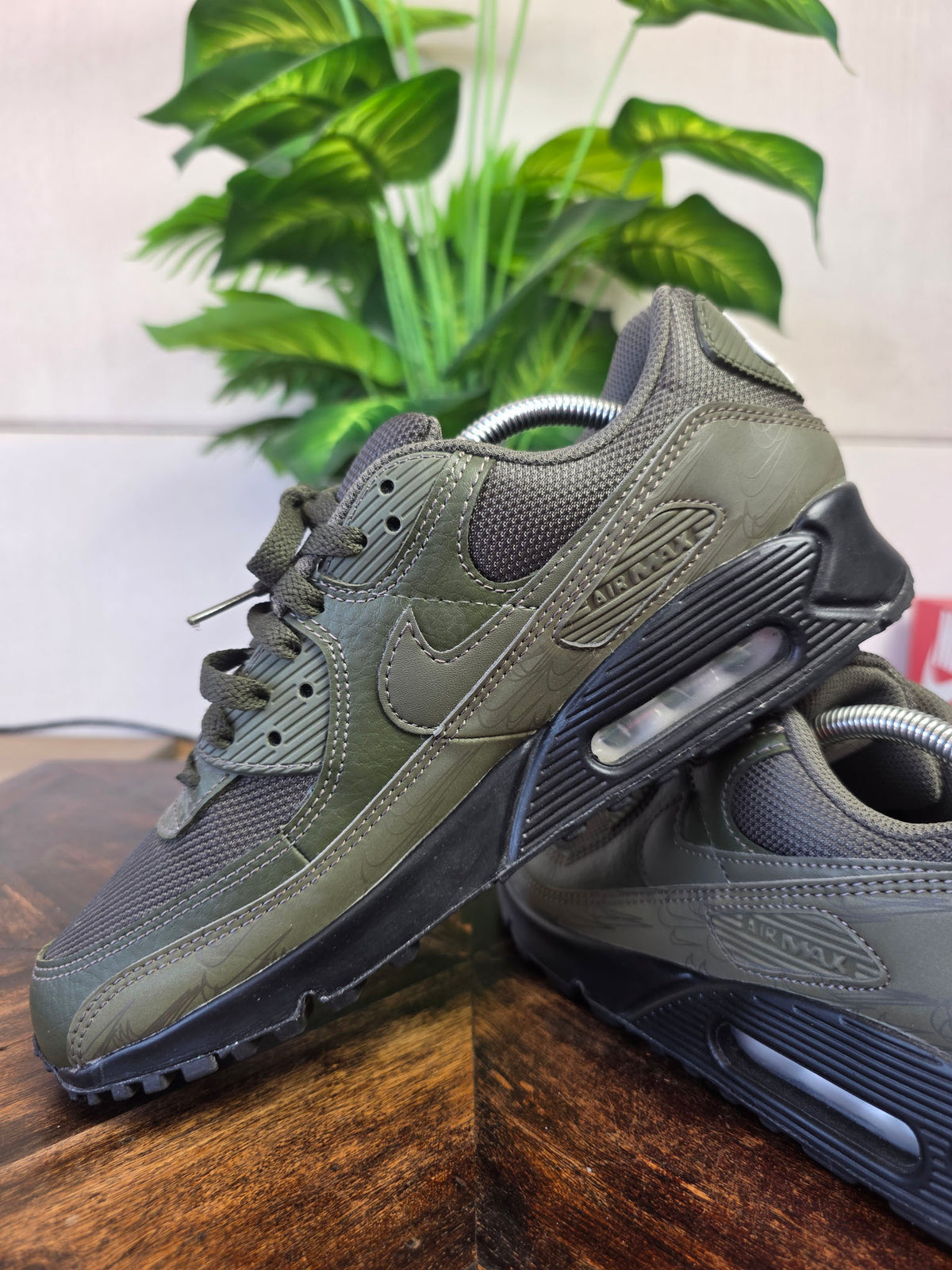 Nike Air Max 90 "Olive Reflective" maat 43