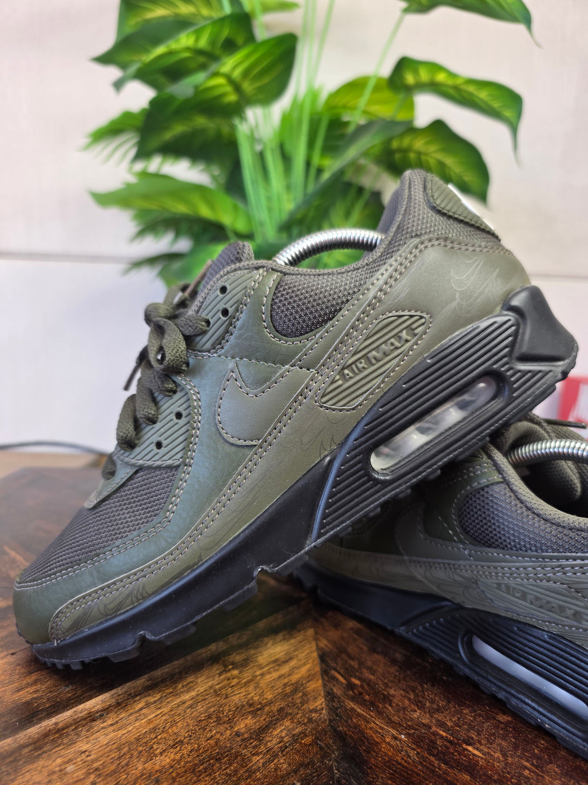 Nike Air Max 90 "Olive Reflective" maat 43