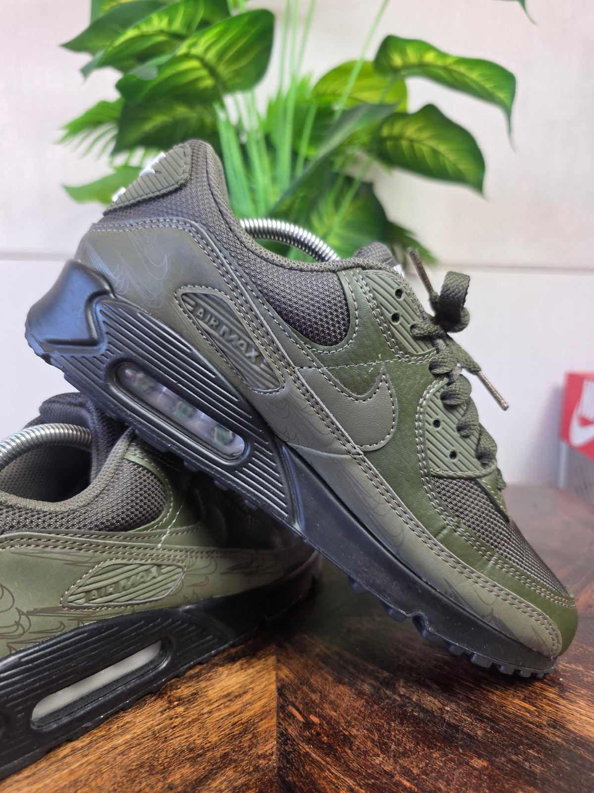 Nike Air Max 90 "Olive Reflective" maat 43