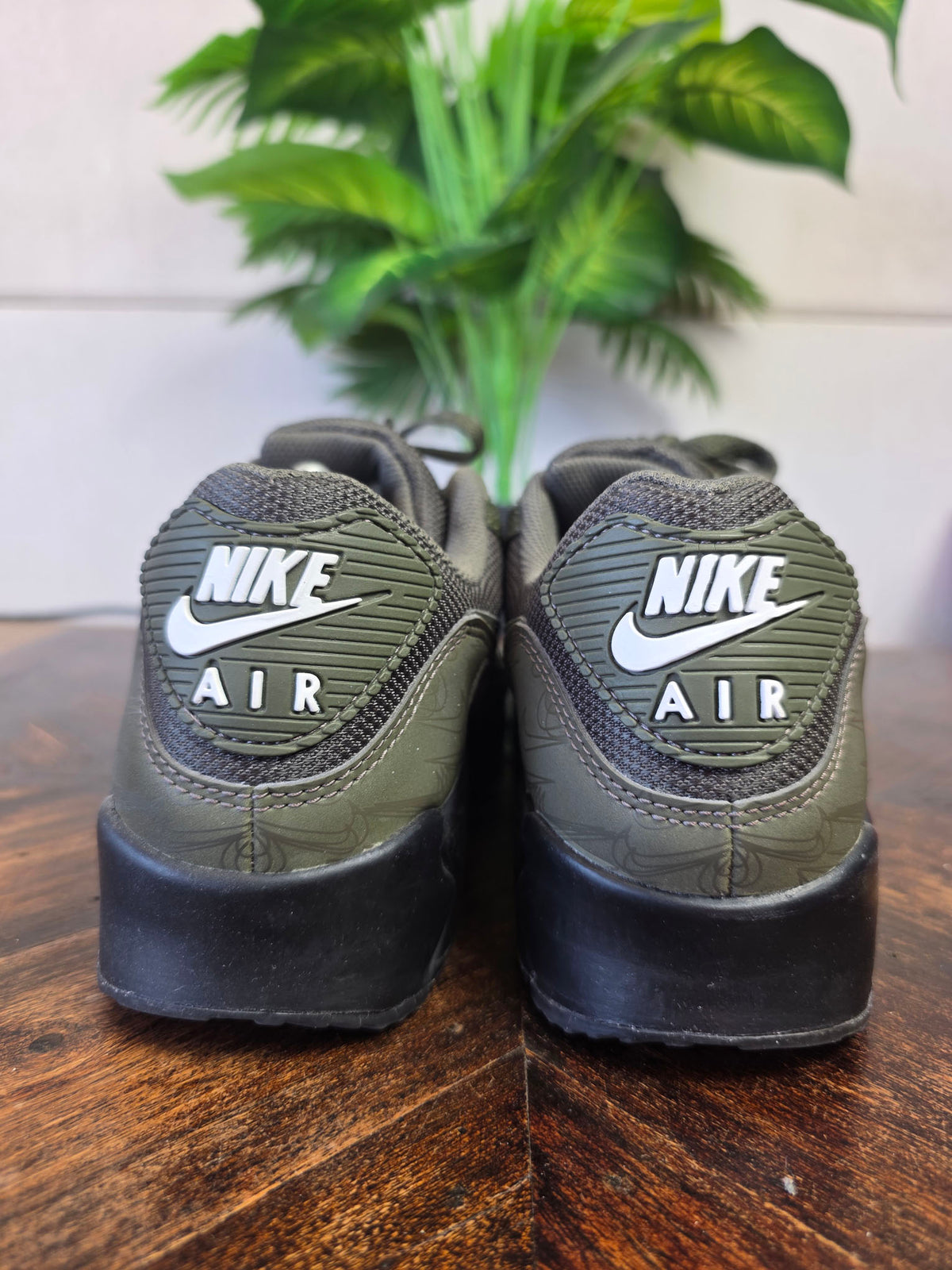 Nike Air Max 90 "Olive Reflective" maat 43