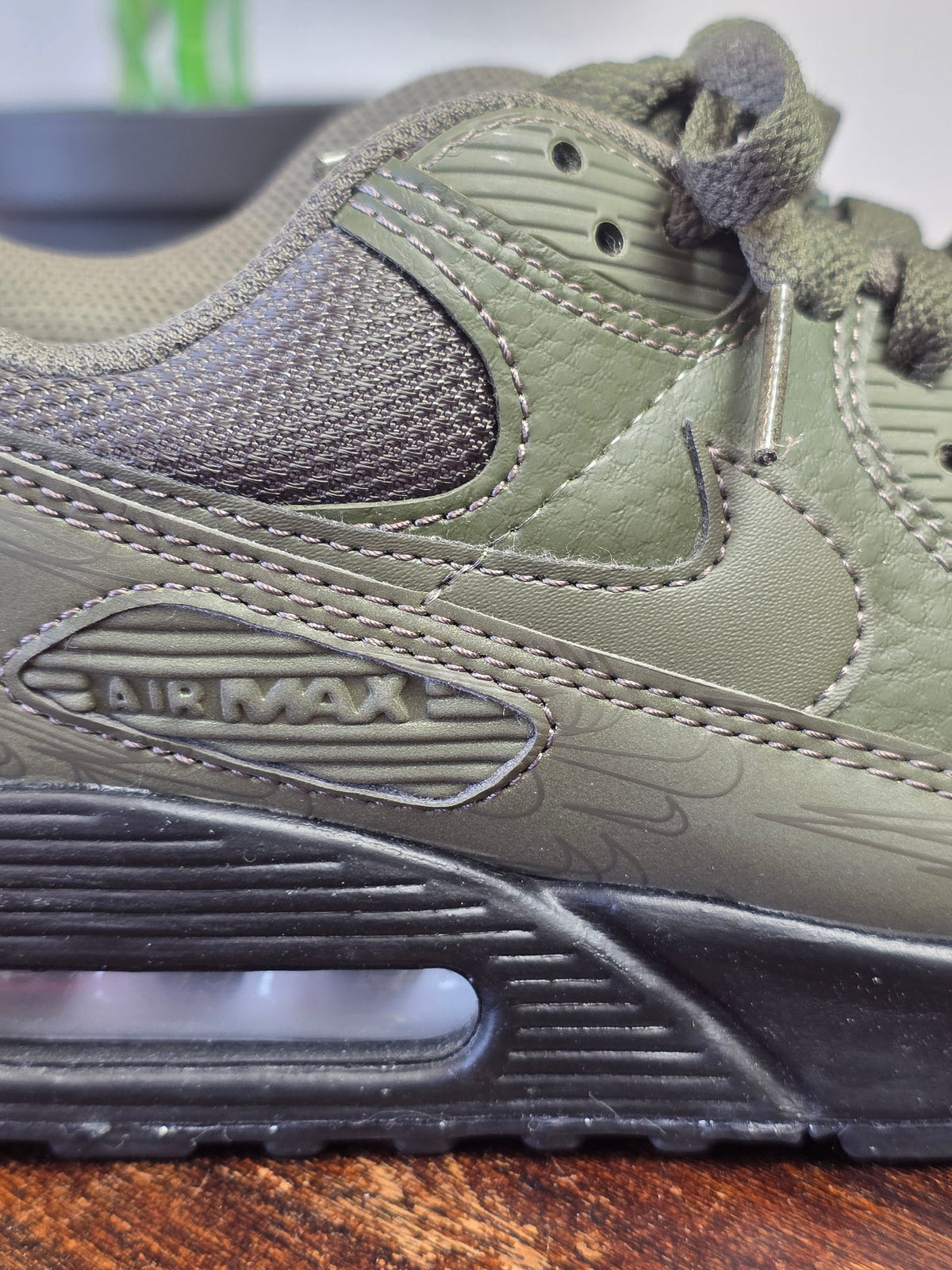 Nike Air Max 90 "Olive Reflective" maat 43